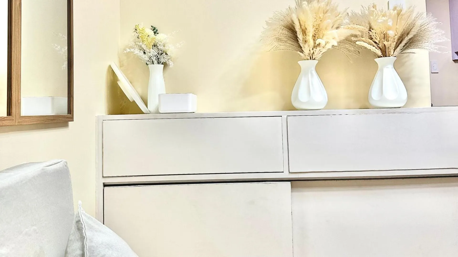 Affordable Condo-Hotel 5 Mins Walk To Picc, Ccp, Starcity, World Trade Center Near Moa And Airport Manila Aparthotel