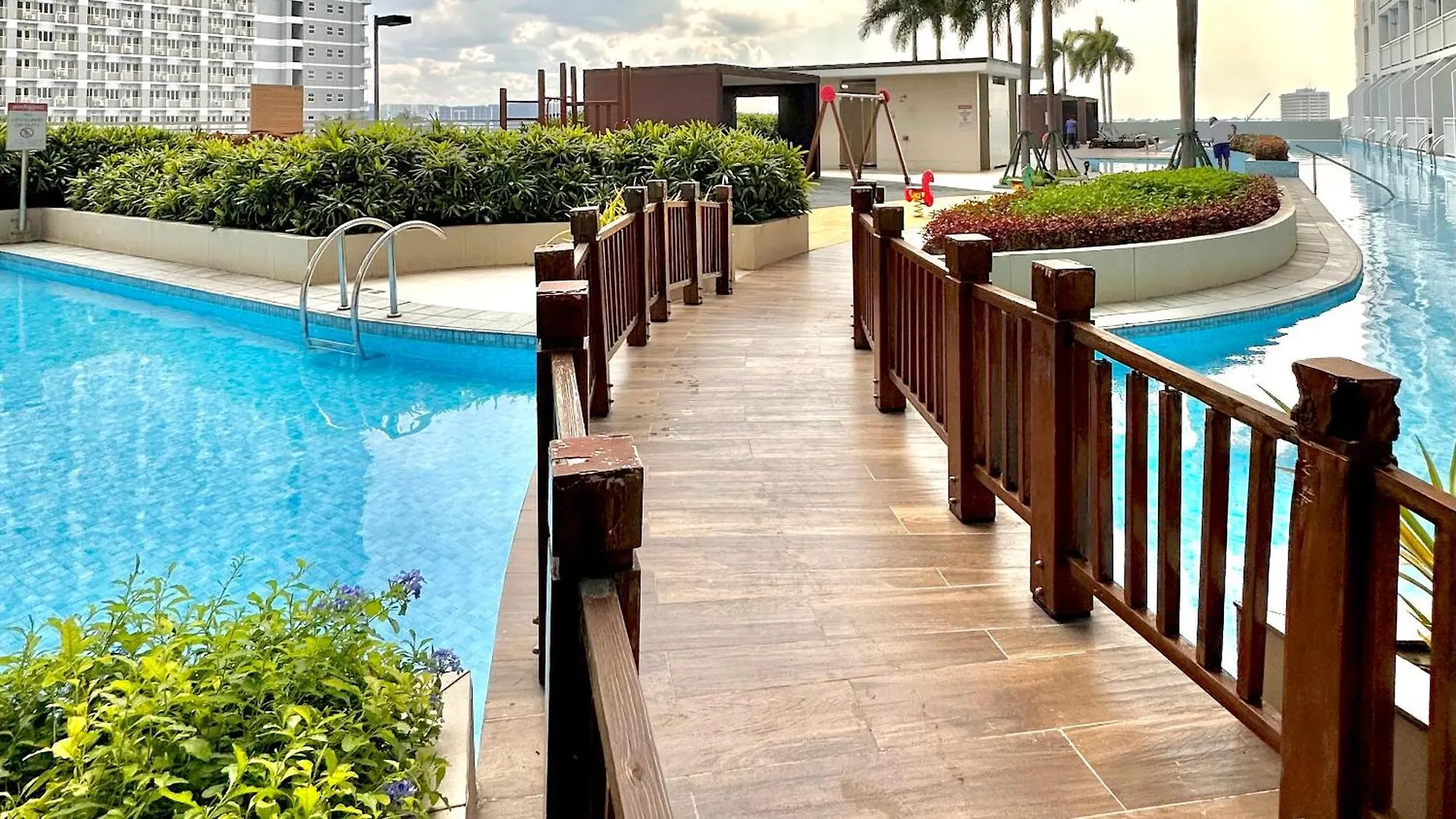 Affordable Condo-Hotel 5 Mins Walk To Picc, Ccp, Starcity, World Trade Center Near Moa And Airport Manila